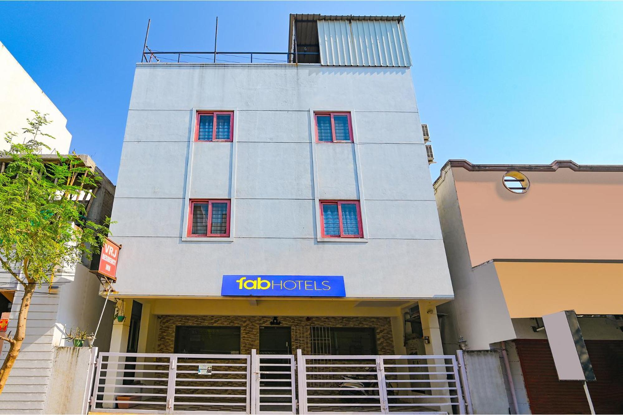 Hotel Fabhotel Vrj Residency - 500m From Trade Center 3*