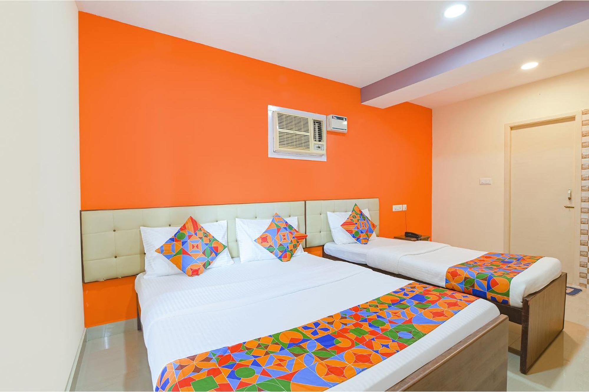 Fabhotel Vrj Residency - 500m From Trade Center Hotel