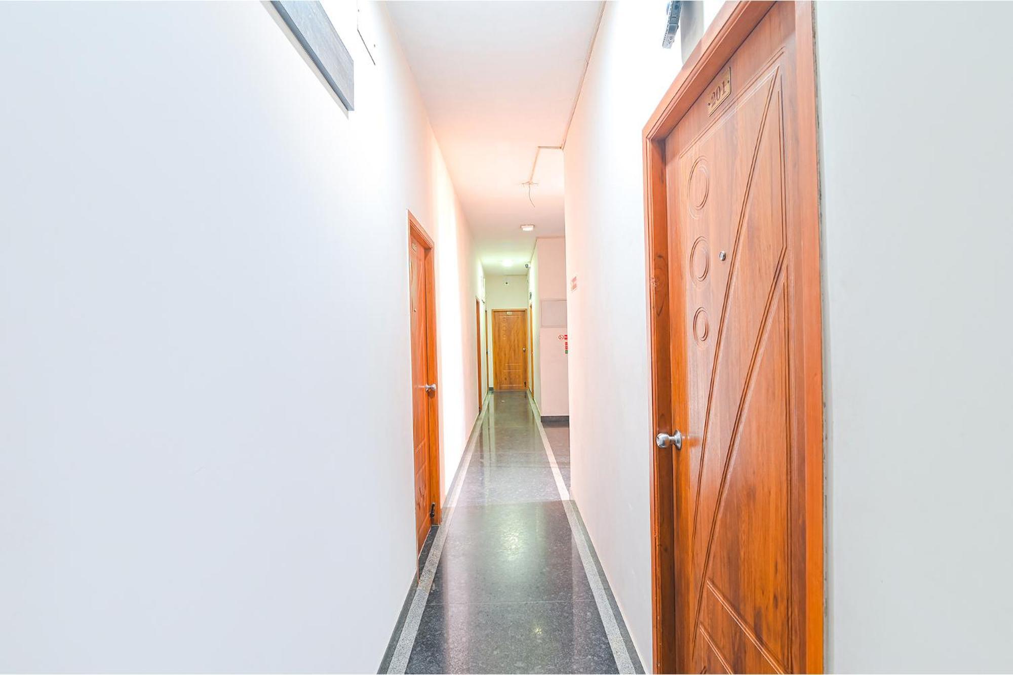 Fabhotel Vrj Residency - 500m From Trade Center Chennai
