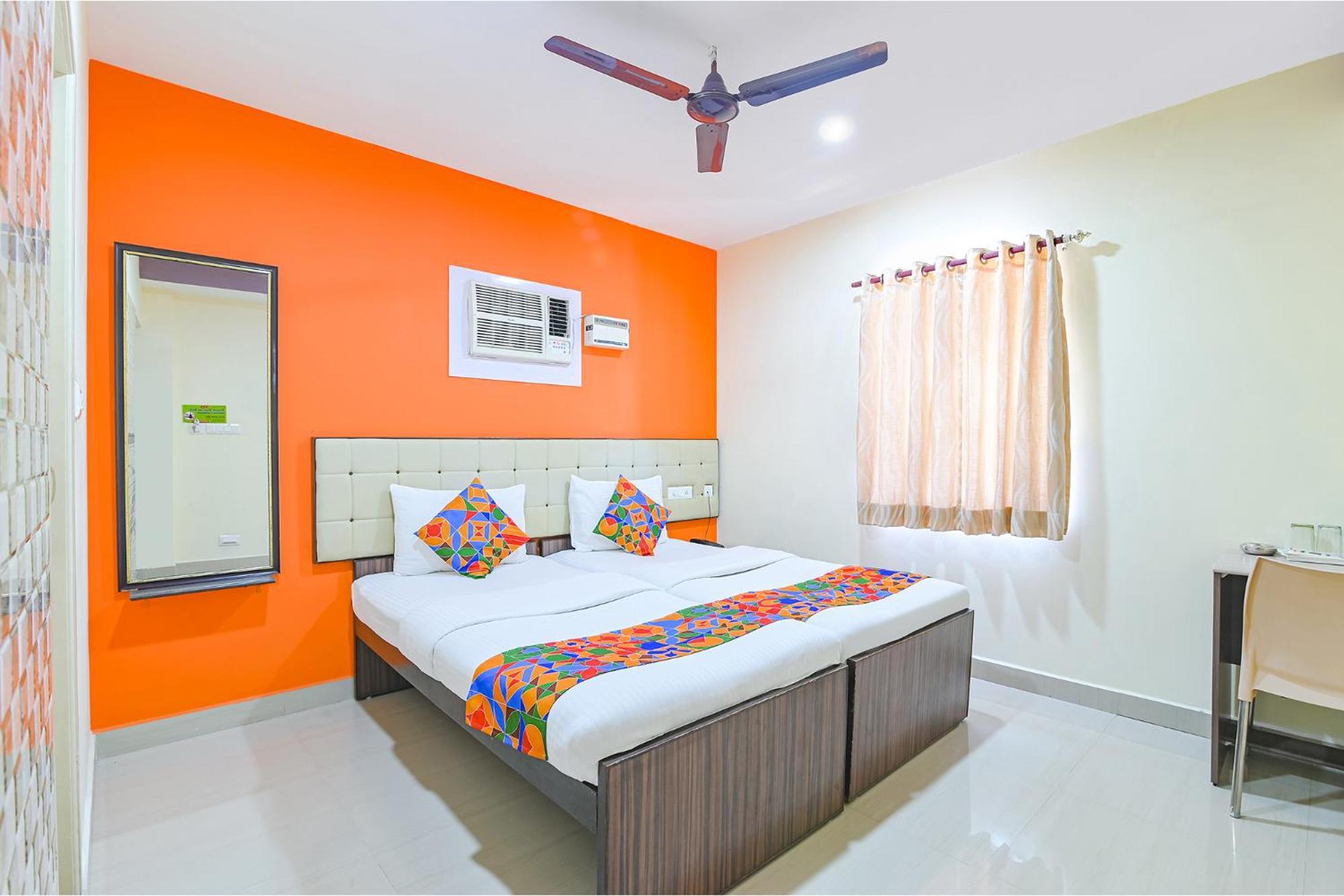 Hotel Fabhotel Vrj Residency - 500m From Trade Center