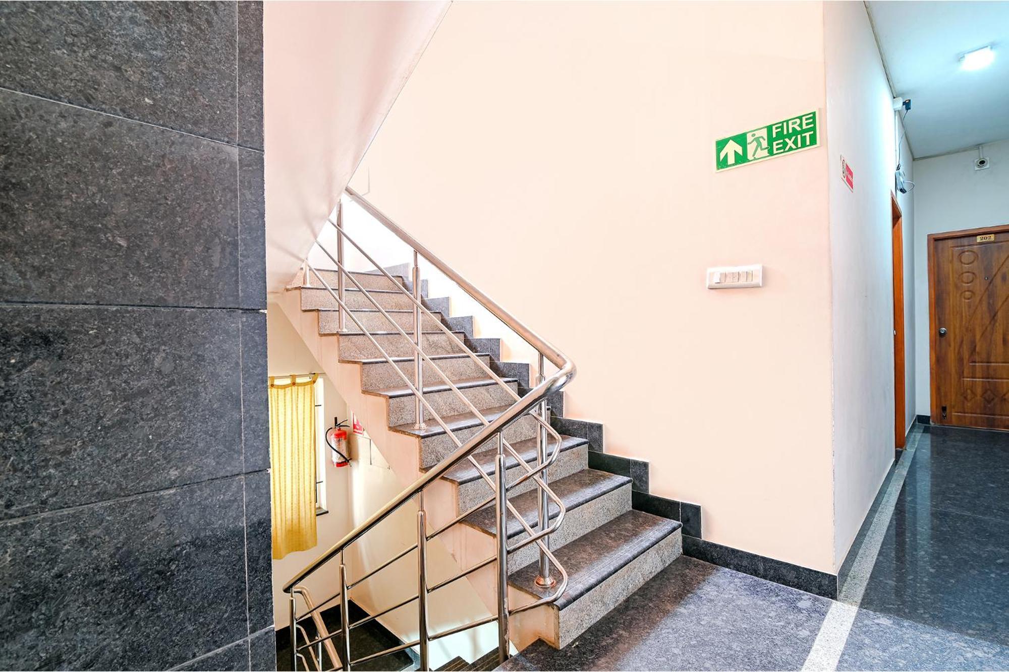 Fabhotel Vrj Residency - 500m From Trade Center 3*