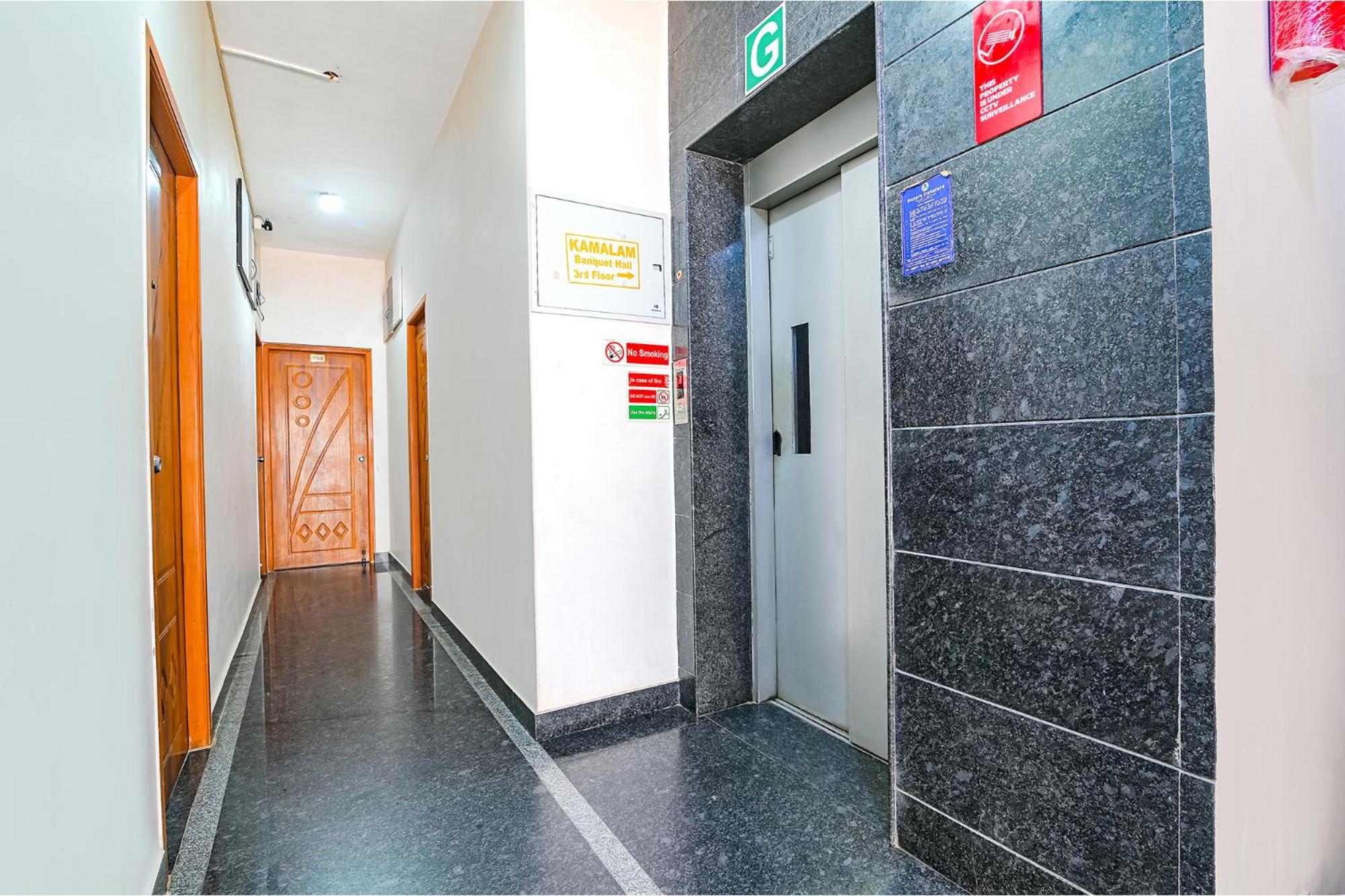 Fabhotel Vrj Residency - 500m From Trade Center Hotel